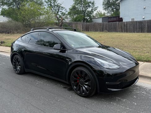 Used 2022 Tesla Model Y Performance image 4