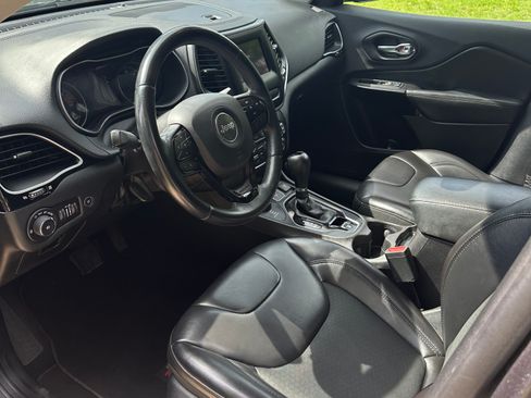 Used 2019 Jeep Cherokee Latitude Plus AWD/4WD image 8