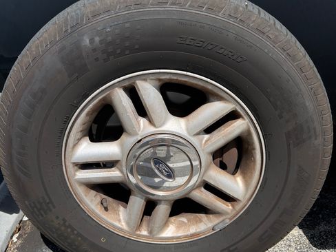 Used 2003 Ford Expedition XLT RWD image 10