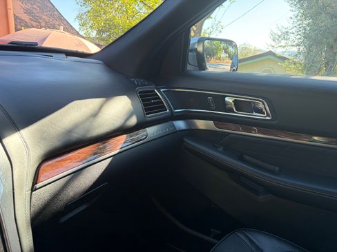 Used 2018 Ford Explorer Platinum AWD/4WD image 22