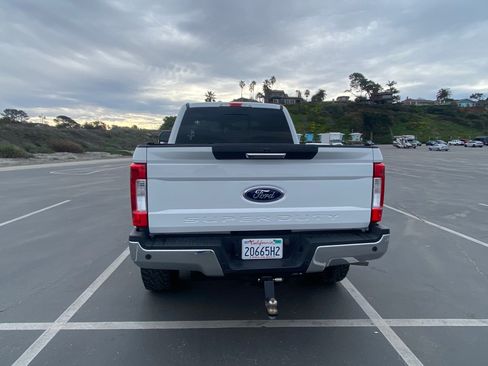 Used 2017 Ford F250 XLT w/ XLT Premium Package image 9