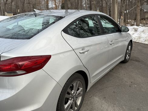 Used 2017 Hyundai Elantra SE image 9