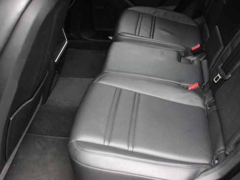 Used 2023 Porsche Cayenne image 13