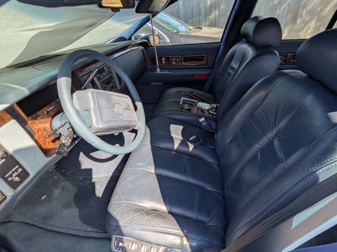 Used 1993 Cadillac Fleetwood Sedan image 19