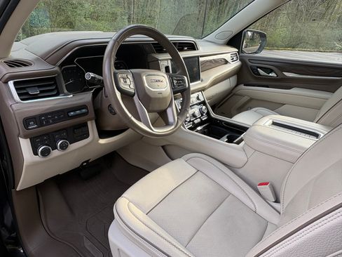 Used 2021 GMC Yukon Denali w/ Denali Premium Package image 11