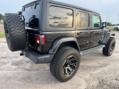 Used 2019 Jeep Wrangler Unlimited Sahara AWD/4WD image 15