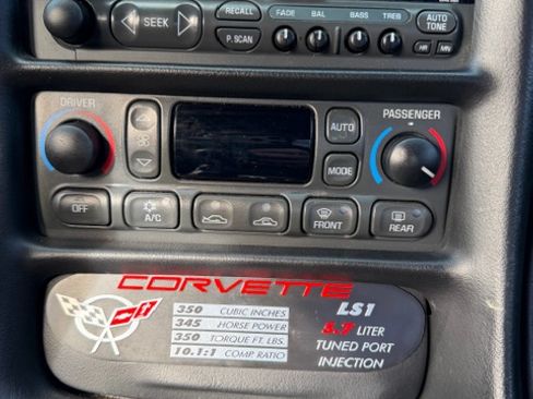 Used 1997 Chevrolet Corvette Coupe w/ Memory Pkg image 10