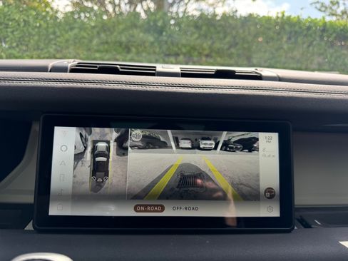 Used 2020 Land Rover Defender 110 SE image 6