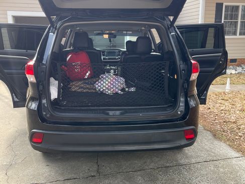 Used 2018 Toyota Highlander SE image 10