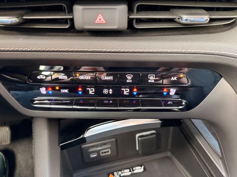 Used 2021 Buick Envision Avenir w/ Technology Package II AWD/4WD image 24