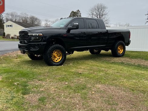 Used 2025 RAM 2500 Laramie image 2