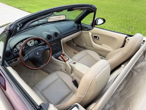 Used 2000 MAZDA MX-5 Miata RWD image 15