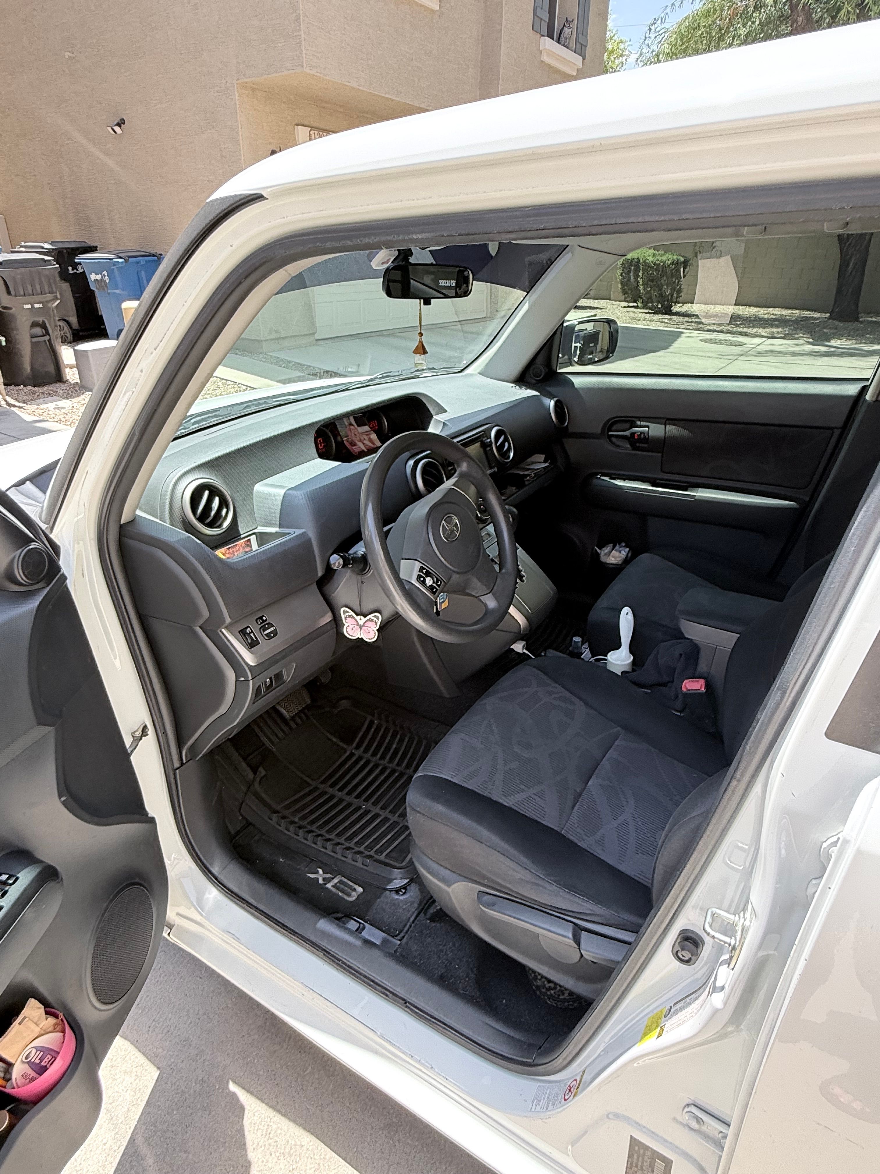 Used 2015 Scion xB FWD image 11