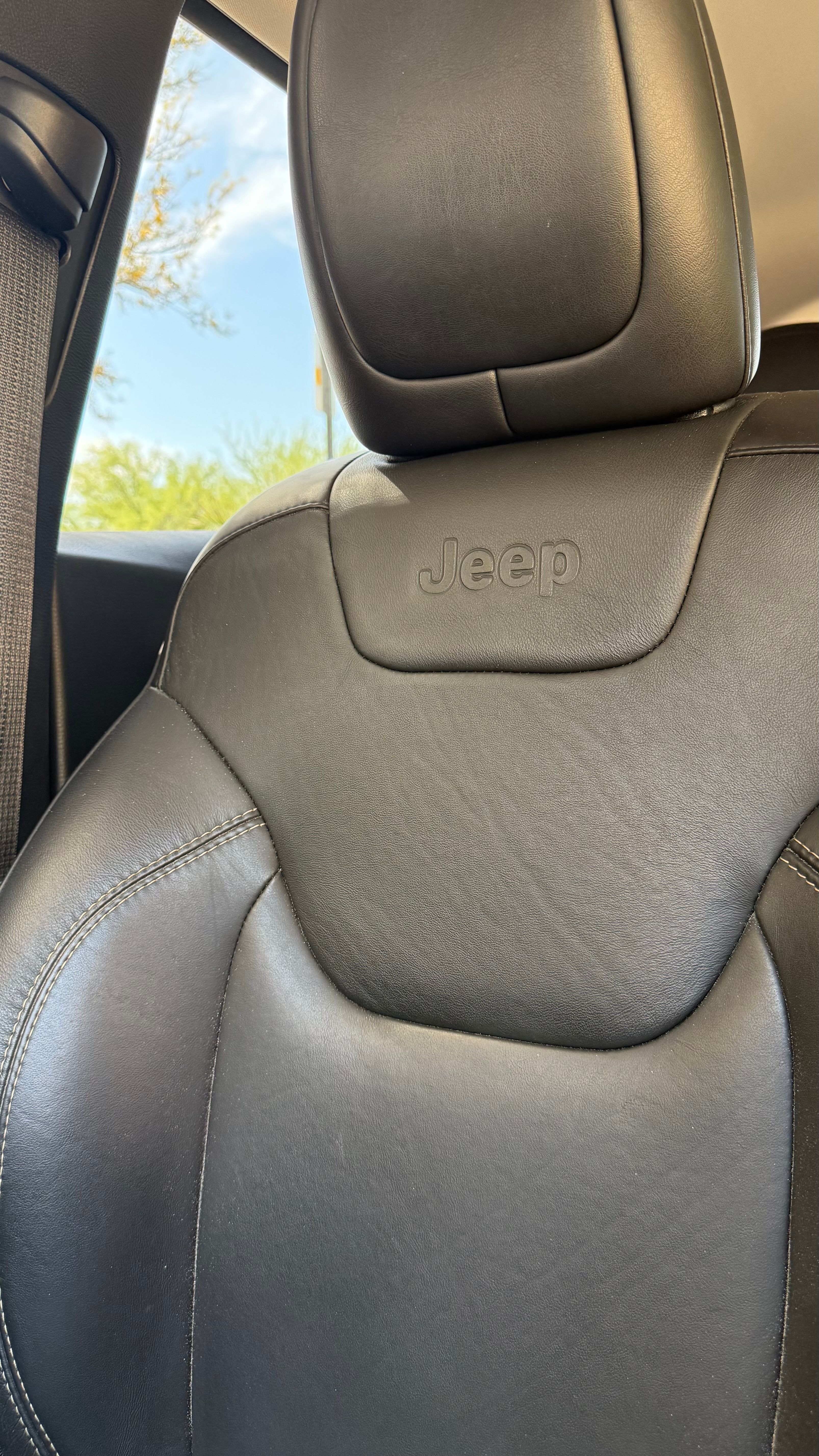 Used 2016 Jeep Cherokee Limited FWD image 12