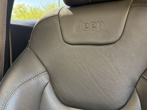 Used 2016 Jeep Cherokee Limited FWD image 12