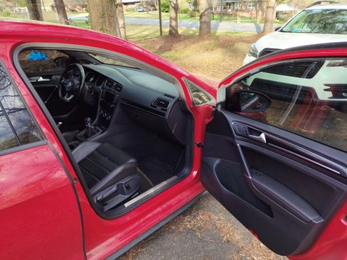 Used 2015 Volkswagen GTI SE image 9