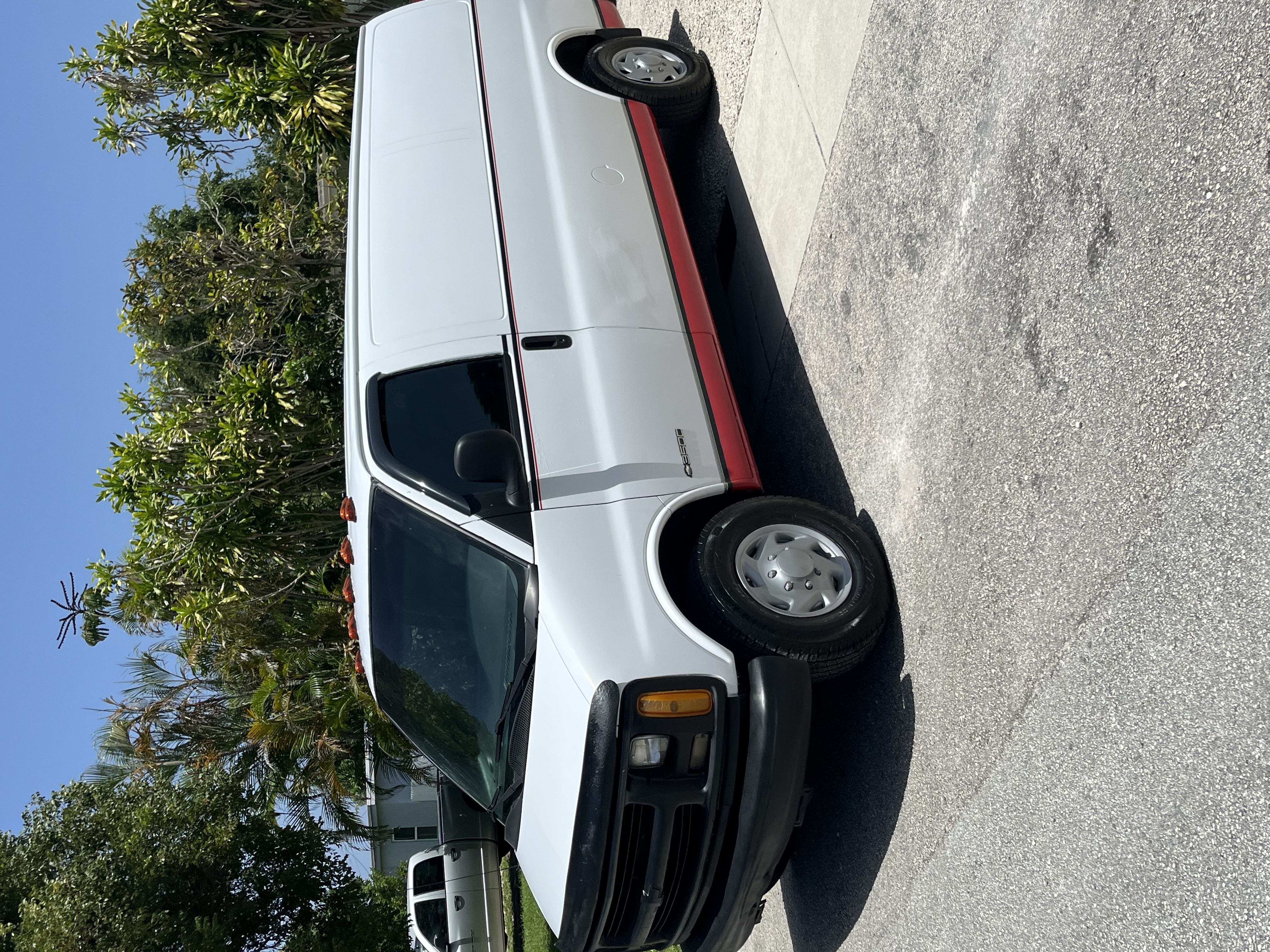 Used 1999 Chevrolet Express 3500 Extended RWD image 1