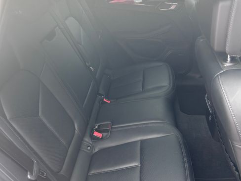 Used 2024 Porsche Macan image 9