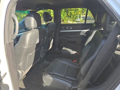 Used 2016 Ford Explorer XLT w/ Equipment Group 202A image 9