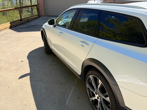 Used 2023 Volvo V90 B6 Cross Country Ultimate w/ Climate Package AWD/4WD image 16
