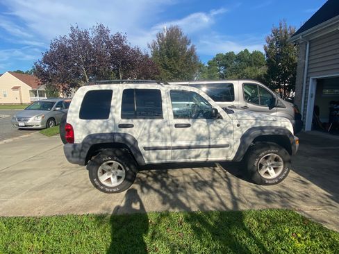 Used 2003 Jeep Liberty Sport image 2