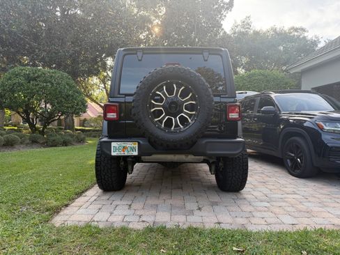 Used 2023 Jeep Wrangler Unlimited Sport image 5