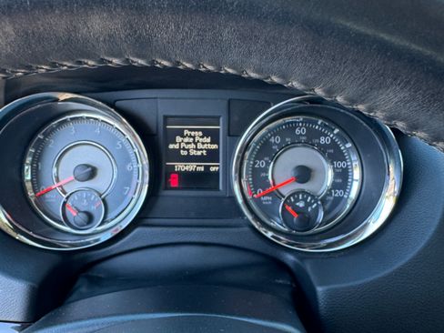 Used 2014 Chrysler Town & Country Touring w/ Driver Convenience Group image 5