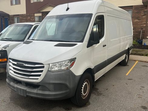 Used 2019 Freightliner Sprinter 170 image 12