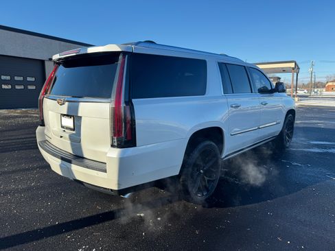 Used 2017 Cadillac Escalade ESV Premium Luxury image 5