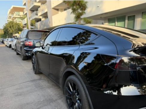 Used 2023 Tesla Model Y AWD image 6