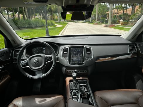 Used 2019 Volvo XC90 T6 Momentum w/ Protection Package Premier AWD/4WD image 12