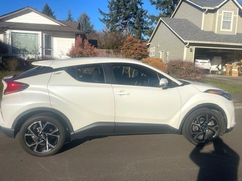 Used 2021 Toyota C-HR XLE image 15