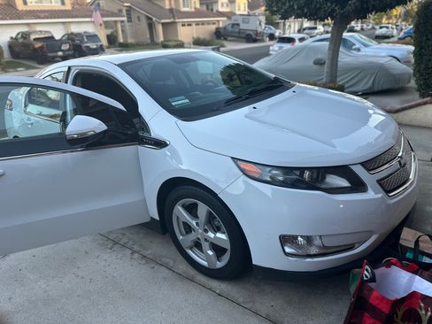 Used 2014 Chevrolet Volt Premium w/ Premium Trim Package image 1