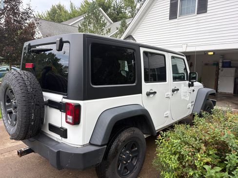 Used 2016 Jeep Wrangler Unlimited Sport w/ Connectivity Group AWD/4WD image 4