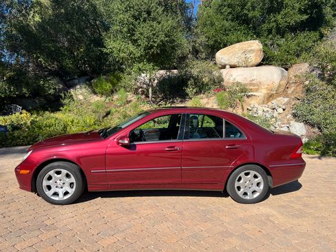 Used 2005 Mercedes-Benz C 320 Sedan image 8