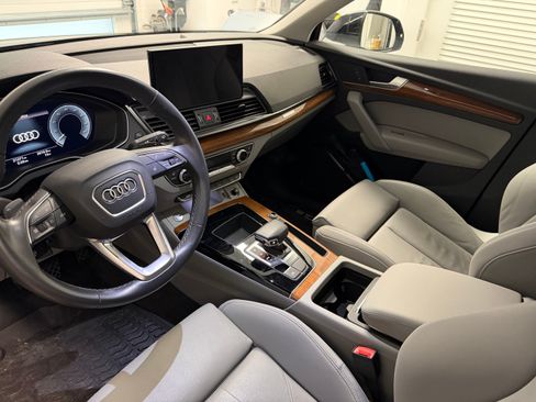 Used 2022 Audi Q5 e Premium w/ Convenience Package AWD/4WD image 5
