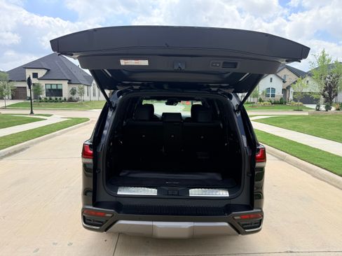 Used 2024 Lexus LX 600 4WD w/ Luxury Package image 14