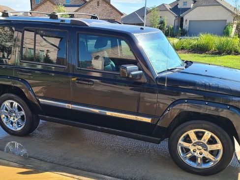 Used 2010 Jeep Commander Limited image 8