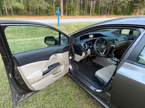 Used 2013 Honda Civic LX image 4