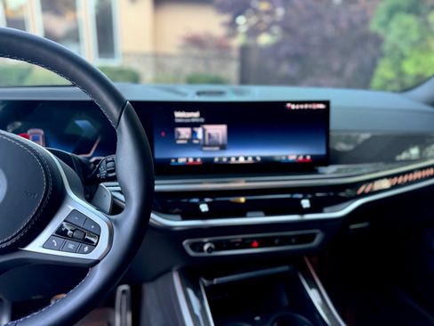 Used 2025 BMW X5 M60i w/ Executive Package image 8