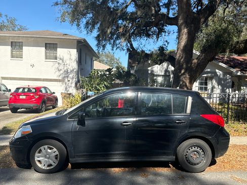 Used 2011 Nissan Versa 1.8 S image 2