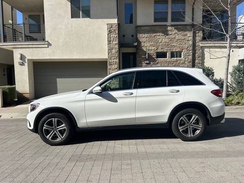 Used 2018 Mercedes-Benz GLC 300 300 Sport Utility 4D image 5