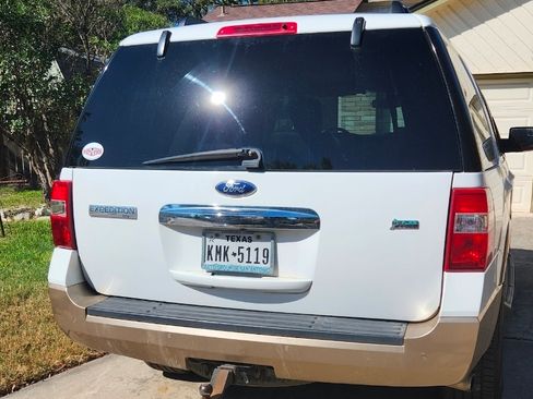 Used 2012 Ford Expedition XLT image 4