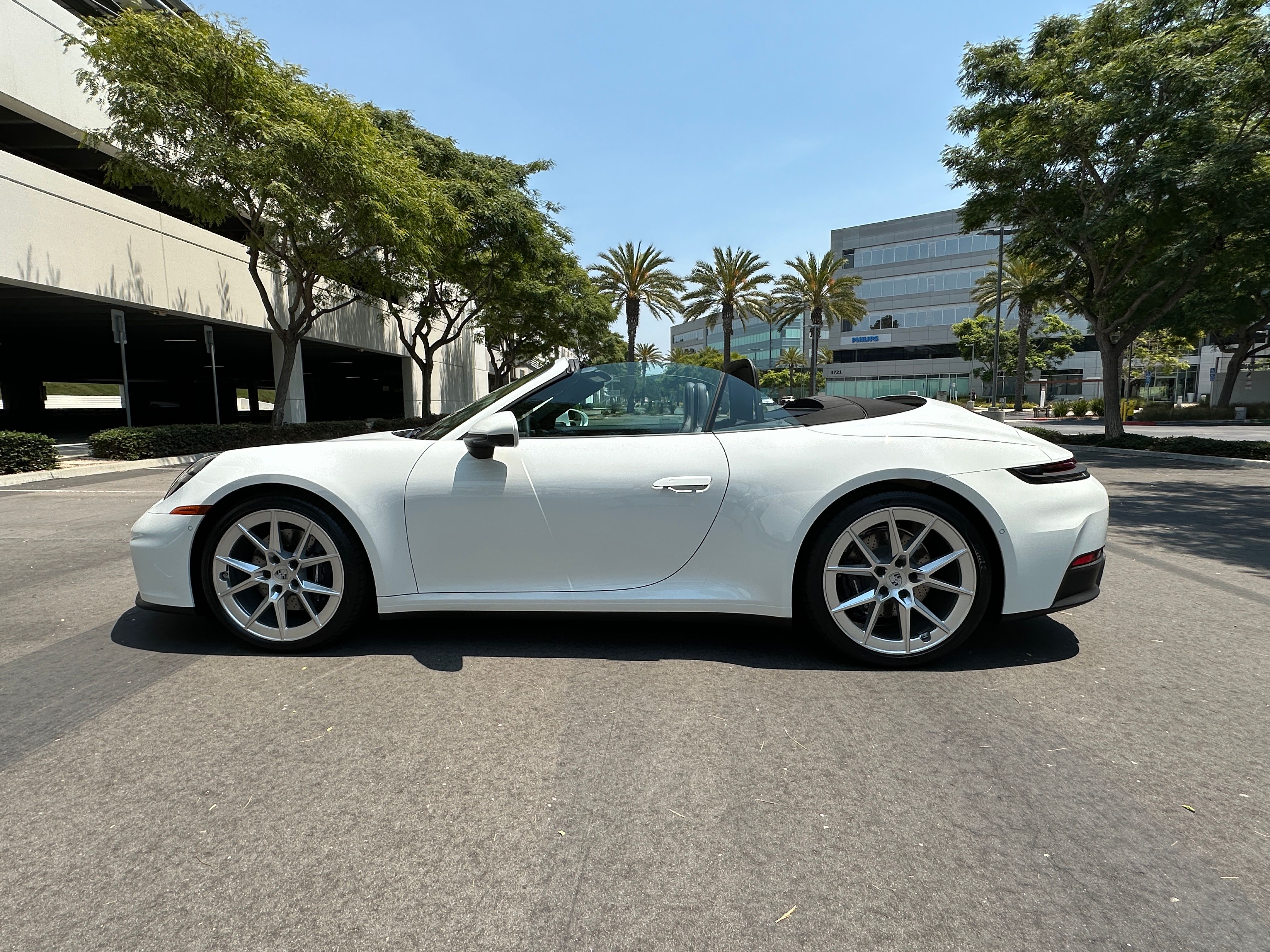 Used 2025 Porsche 911 Carrera RWD image 15