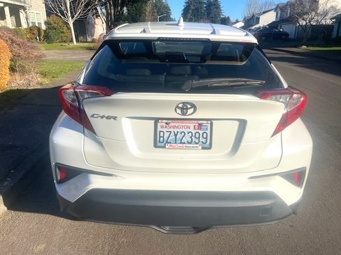 Used 2021 Toyota C-HR XLE image 18