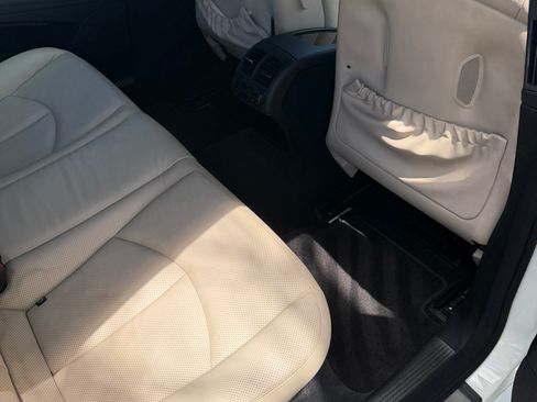 Used 2009 Mercedes-Benz E 550 Sedan image 21