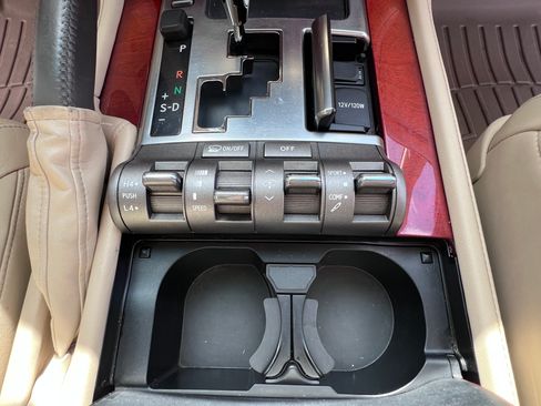 Used 2010 Lexus LX 570 4WD image 18