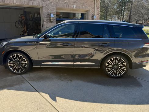 Used 2023 Lincoln Aviator Black Label w/ Dynamic Handling Package image 28