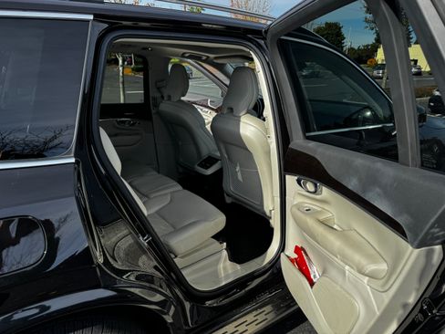Used 2019 Volvo XC90 T6 Momentum w/ Advanced Package image 14