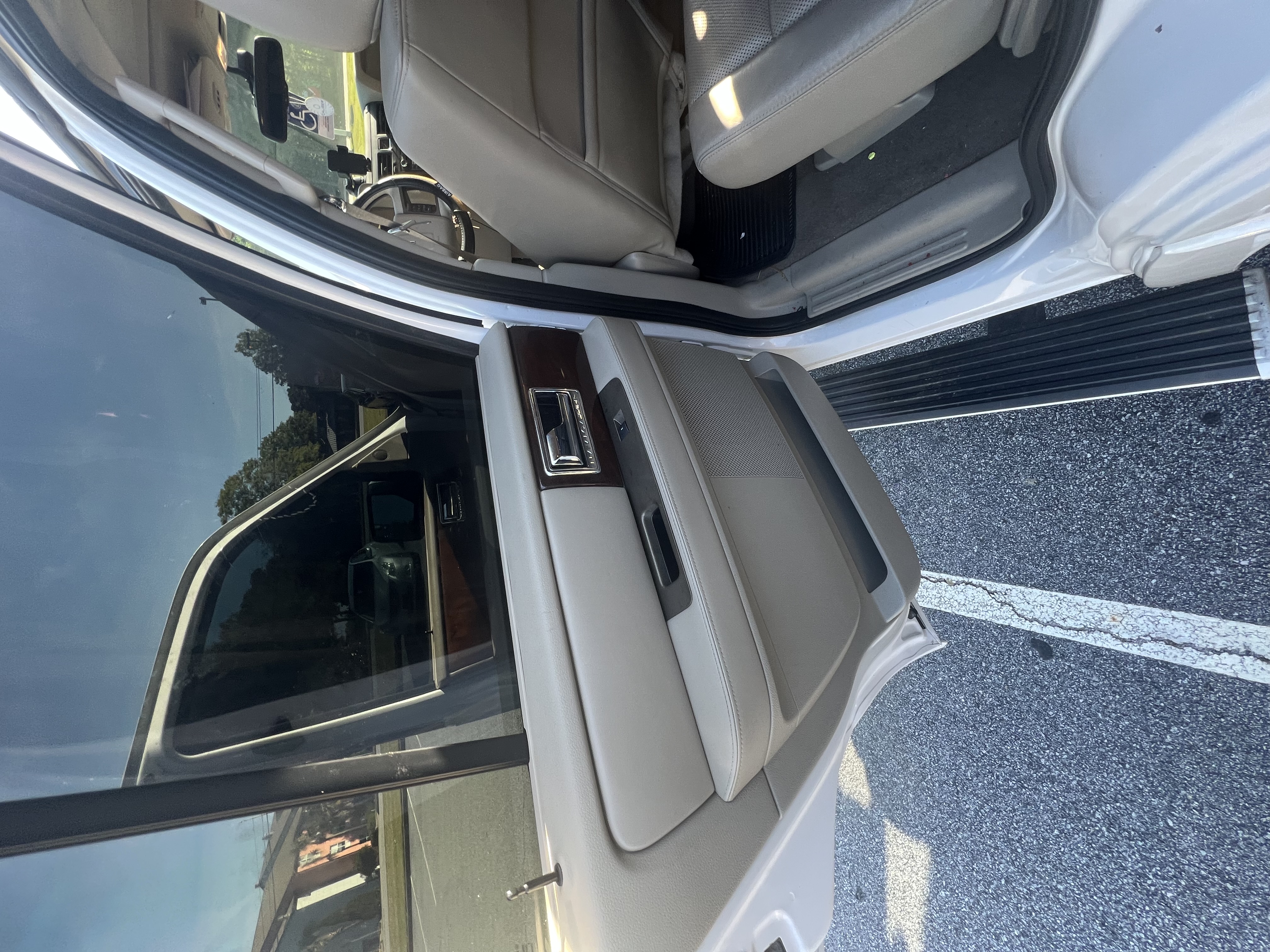 Used 2013 Lincoln Navigator 2WD w/ HD Trailer Tow Pkg image 15